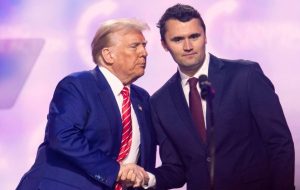 فوری/ چارلی کرک ترور شد + فیلم (حاوی صحنه خشونت آمیز) فوری/ چارلی کرک ترور شد + فیلم (حاوی صحنه خشونت آمیز)