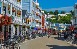 عکس‌های گذشته و حال خیابان‌های آمریکا؛ از کالسکه تا آسمان‌خراش