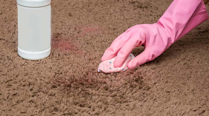 تمیزکردن فرش یعد از برداشتن لکه لاک