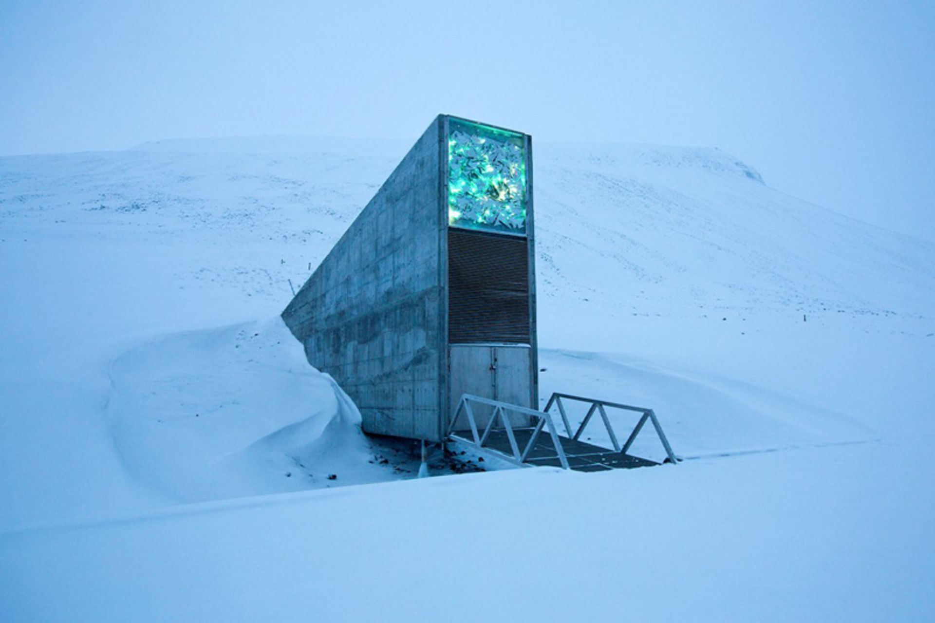 ورودی جعبه سیاه زمین