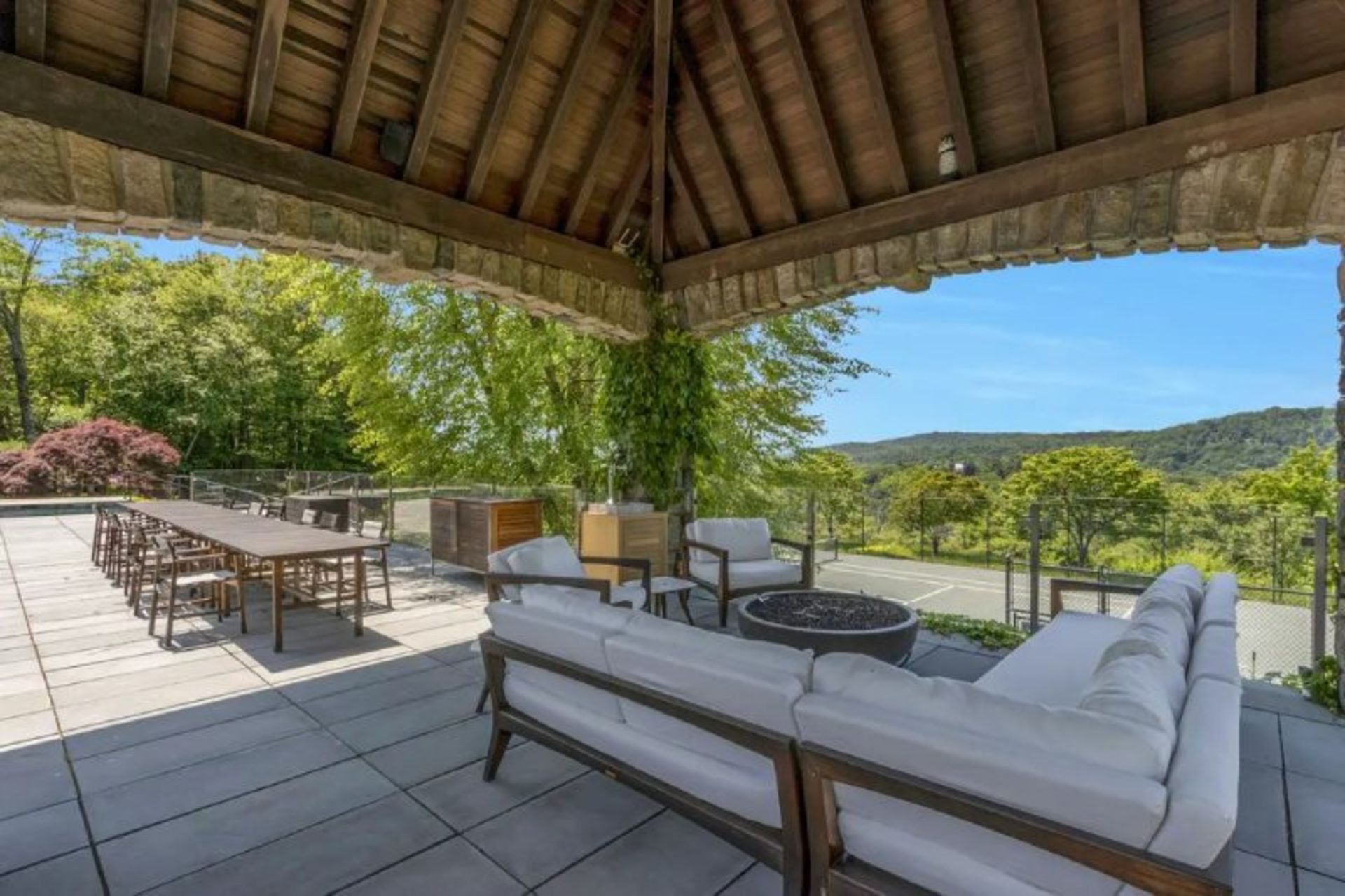 مبلمان فضای باز عمارت رنامور 