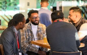 شکستن موانع: راهنمایی برای متخصصان تحصیل کرده بین المللی برای شکوفایی در بازار کار انتاریو