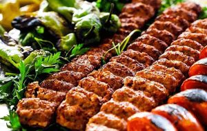 راز پخت کباب کوبیده آبدار و خوشمزه بدون ریختن از روی سیخ + فیلم