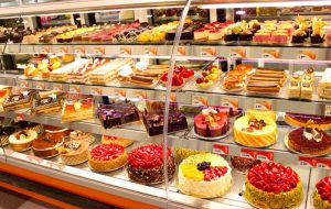 ضربه قطعی برق به شیرینی‌فروشی‌های تهران | بهره‌مند: فروش هنوز به سطح قبل بازنگشته است