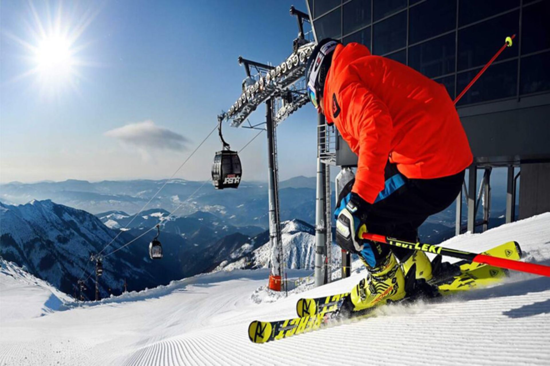 کوهنوردی در بالای پیست اسکی یاسنا