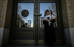 سردرگمی متقاضیان ویزا در تهران؛ پشت درهای بسته سفارت‌ها چه می‌گذرد؟