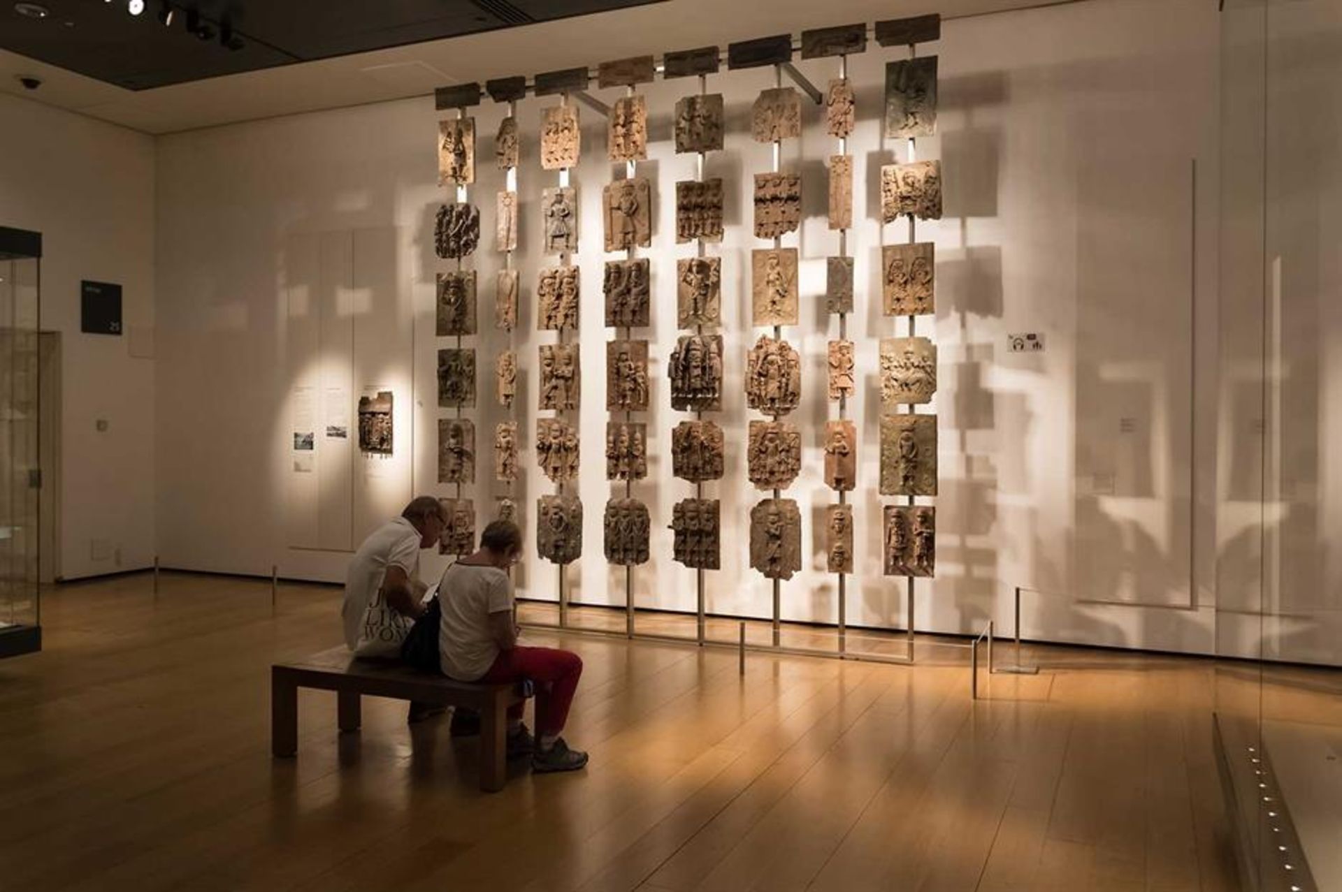 الواح برنزی بنین در موزه اروپایی