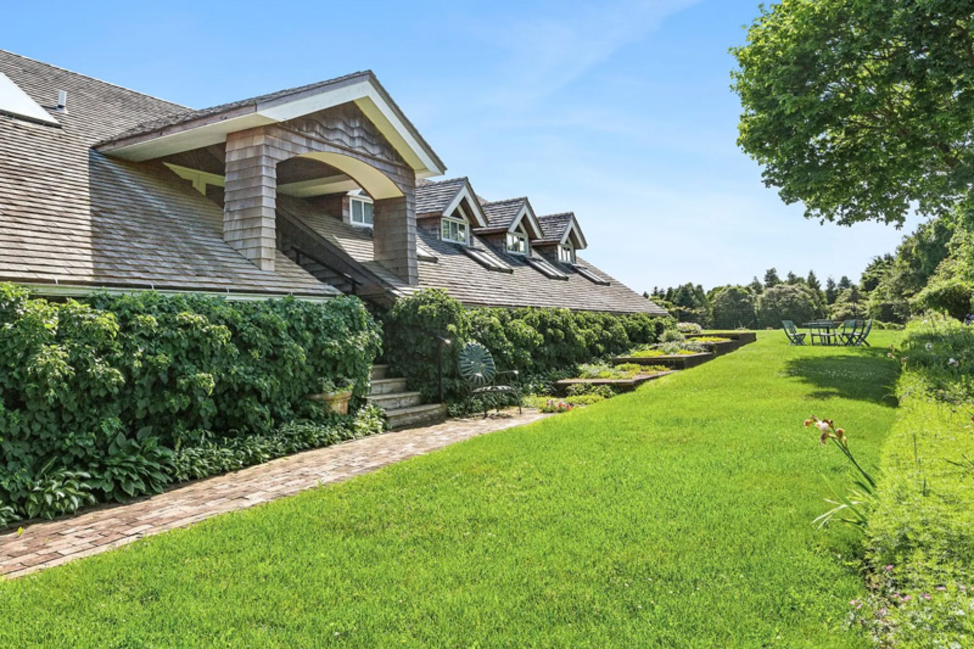 باغ و محوطه خانه تاریخی و هنری بریج‌همپتون