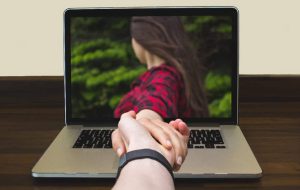 رابطه لانگ دیستنس چیست؛ رابطه لانگ دیستنس خوب است یا بد؟