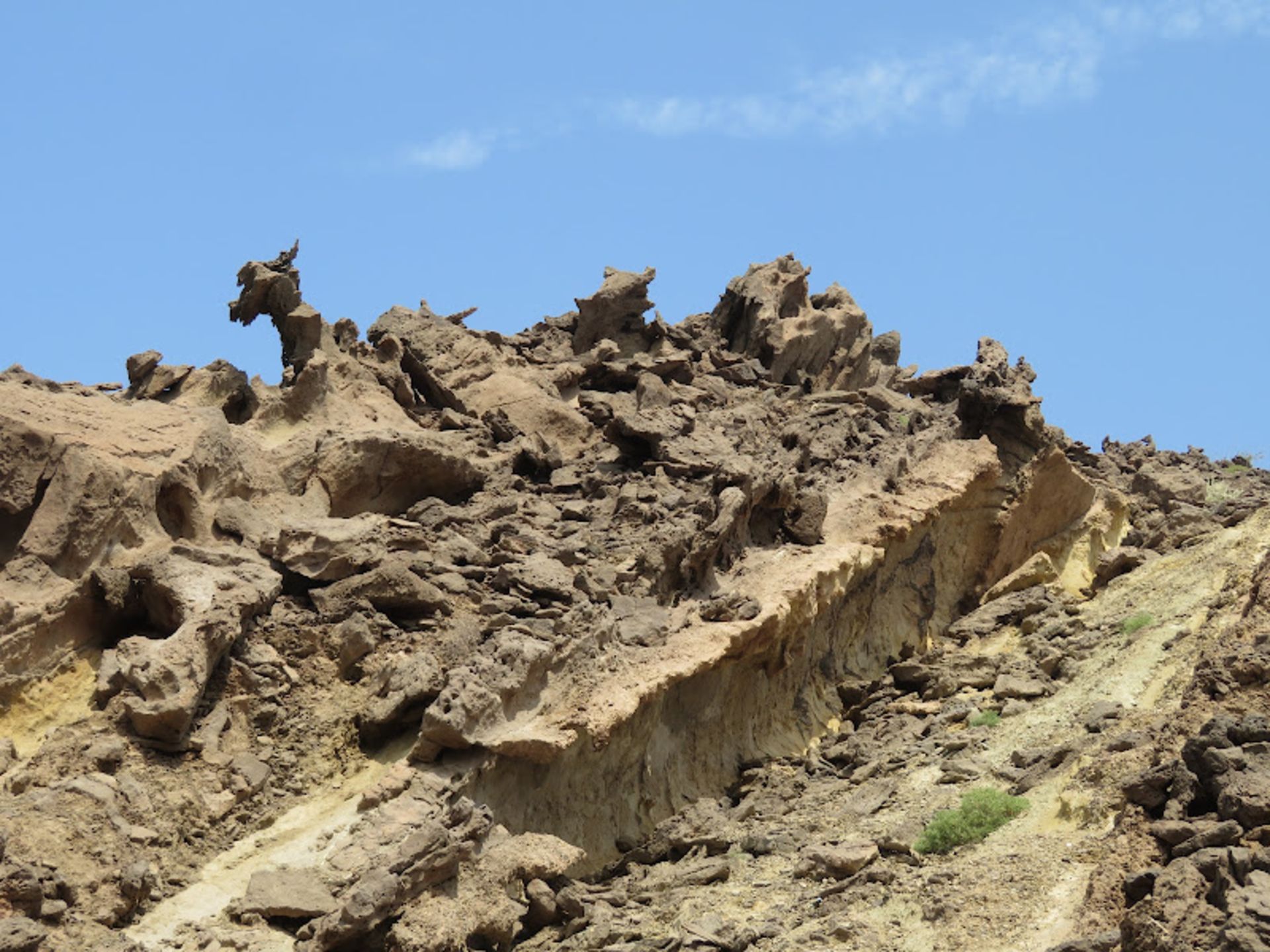 صخره های دره مجسمه های جزیره هرمز