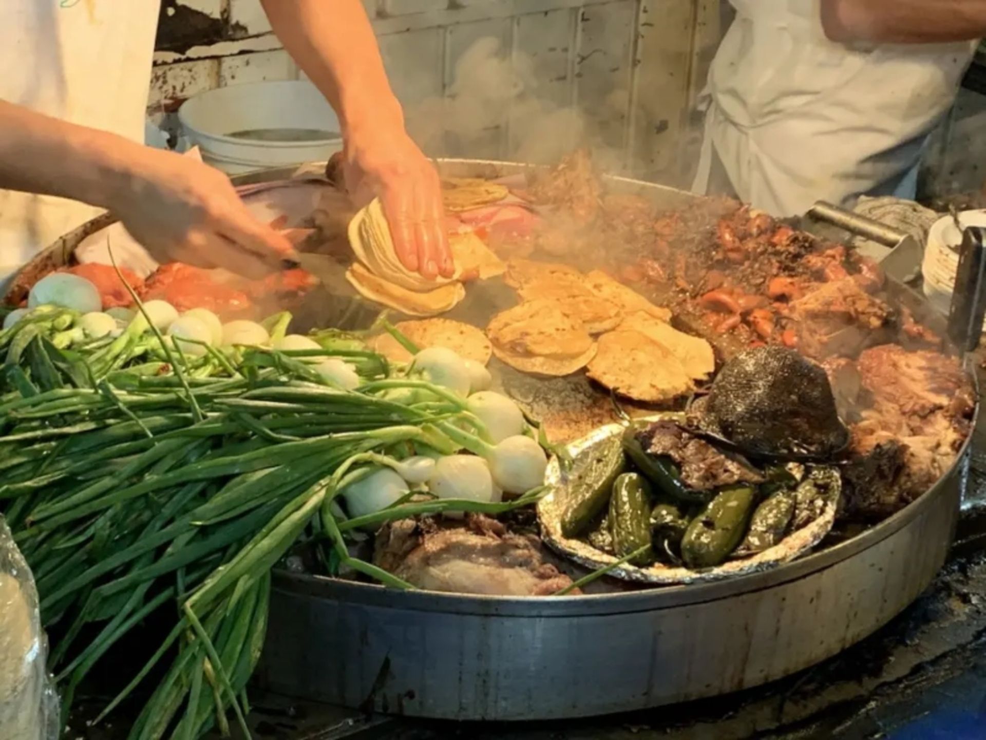 پخت گوشت و سبزیجات در مکزیکوسیتی