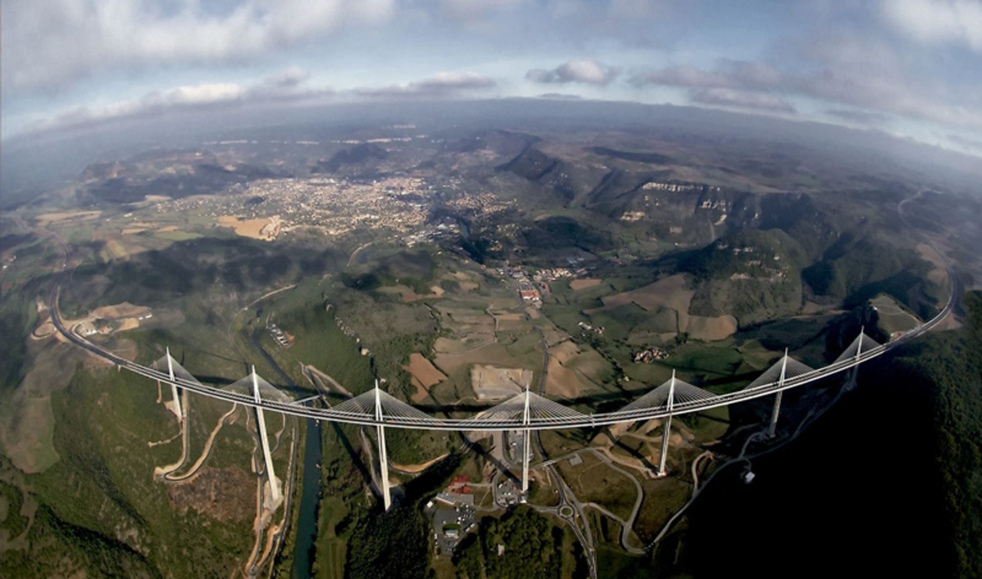 تصویر پانوراما از پل میلو