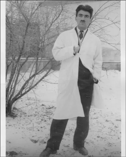 غلامحسین ساعدی بعد از دوران کودتای ۲۸ مرداد تحصیلات دانشگاهی را در دانشگاه پزشکی تبریز آغاز کرد