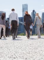 آیا مجوزهای کار تحت برنامه موقت کارگران خارجی از اهداف پیشی گرفته است ، همانطور که Poilievre ادعا می کند؟