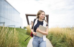 آیا مطالعه ، کار و مهاجرت هنوز مسیری مناسب برای اقامت دائم کانادا است؟