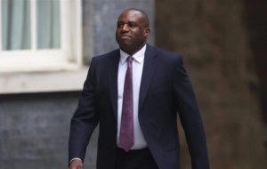 ادعای وزیر خارجه انگلیس درباره سقف اورانیوم غنی‌شده ایران