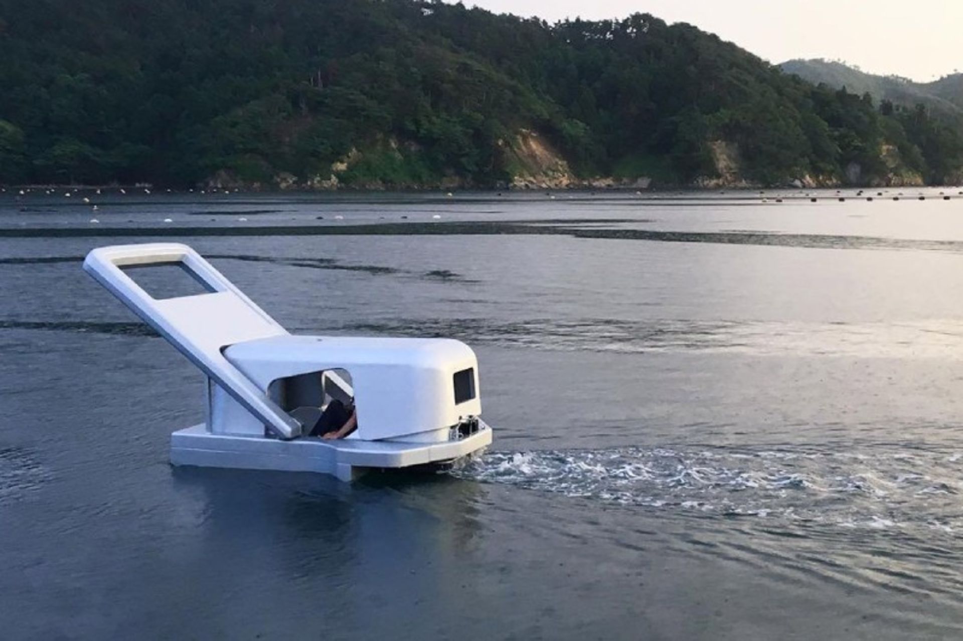 قایق زیپی در دریاچه