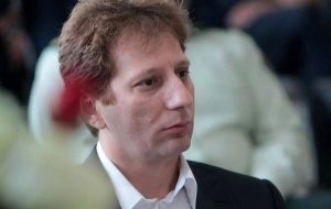 روزنامه جمهوری اسلامی:مفسد بزرگ اقتصادی که محکوم به اعدام شده بود از کجا50میلیارددلار آورده که ادعا می کند می خواهد در اقتصادکشور خرج کند؟