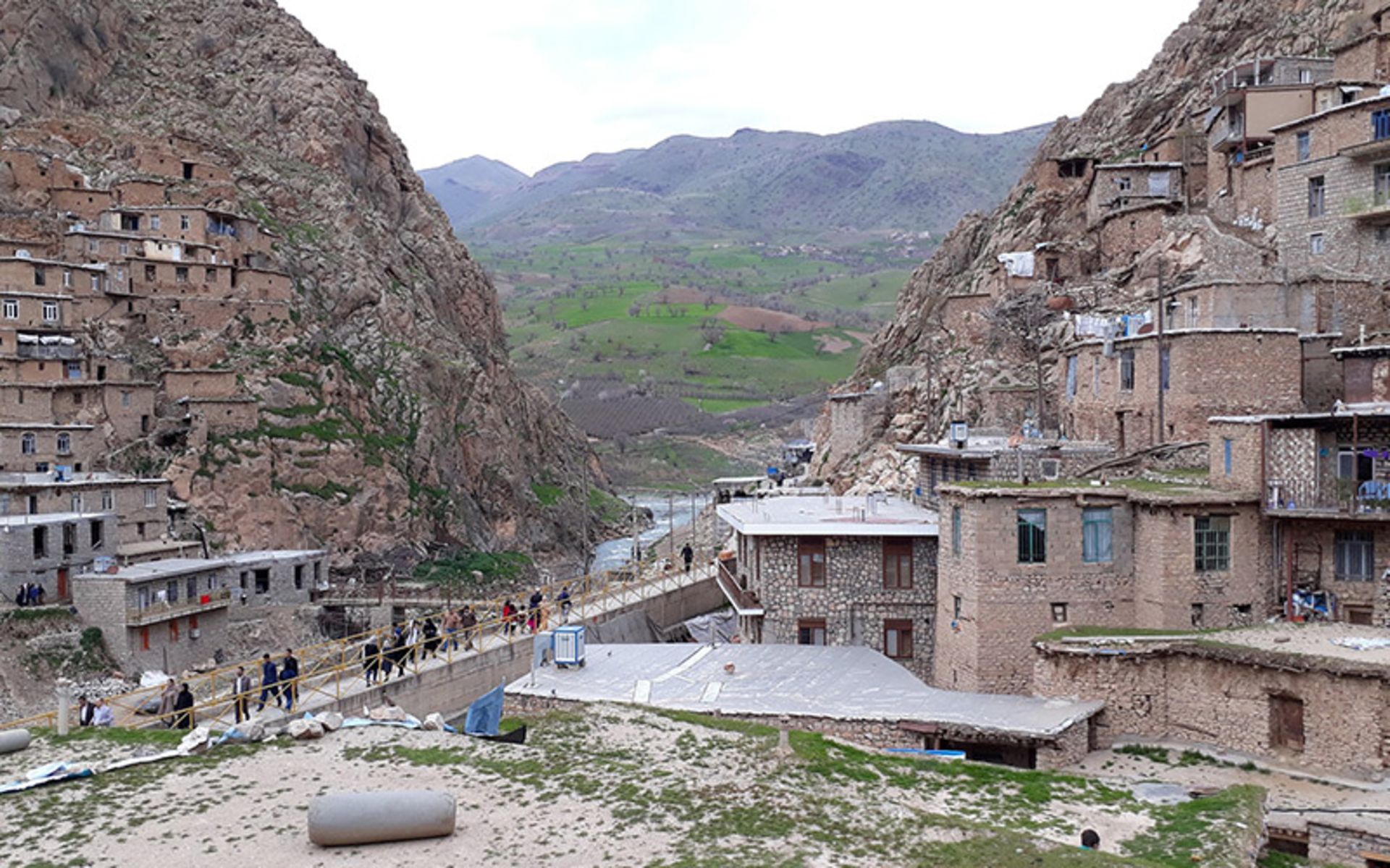 معماری پلکانی و پل آهنی روستای پالنگان