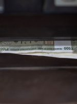 روپیه به عنوان تعرفه ایالات متحده ، ویزا فشار پشته رکورد کم دارد