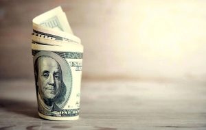 ریزش دلار جهانی در برابر یورو و ین/ بازارها چشم‌انتظار تصمیم فدرال رزرو