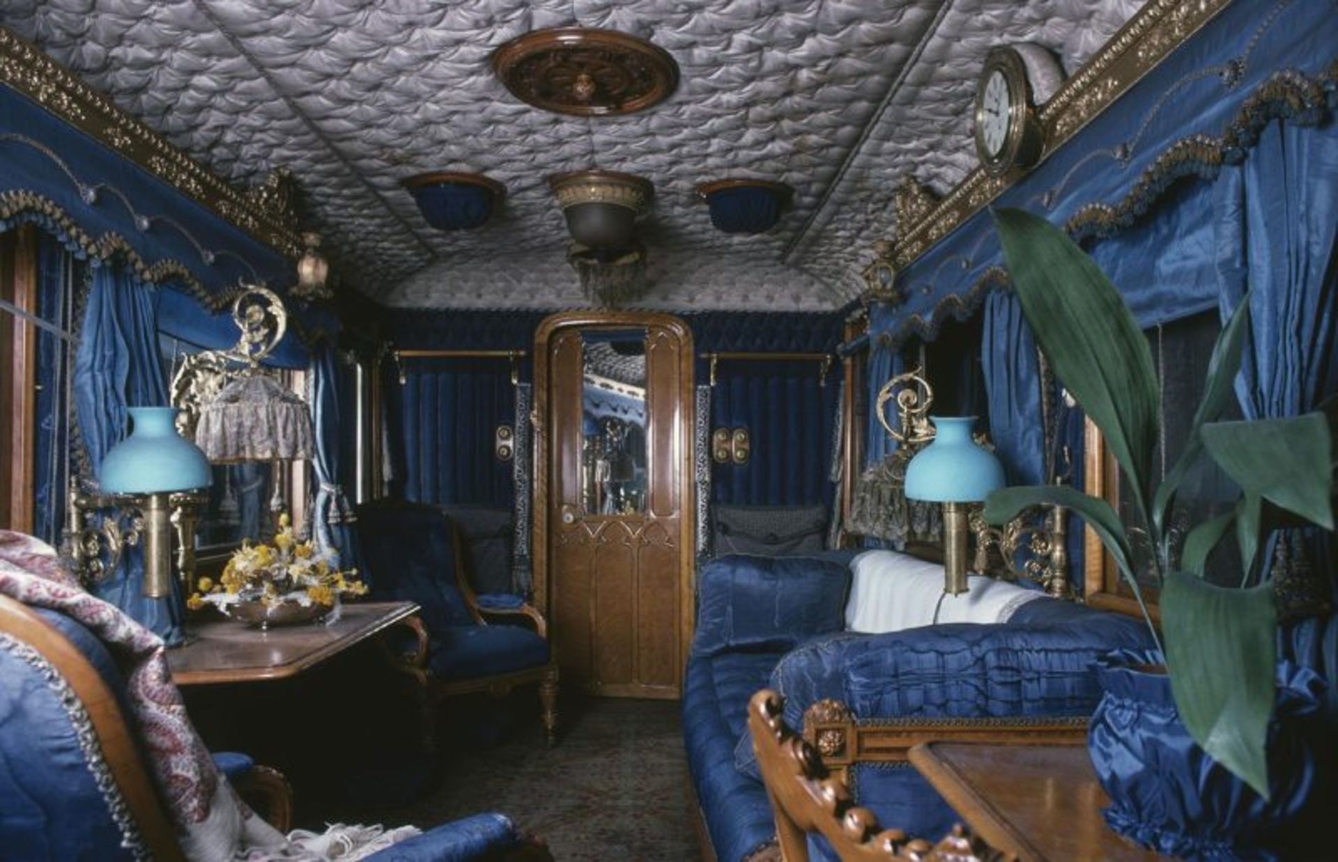 مبلمان واگن ملکه ویکتوریا