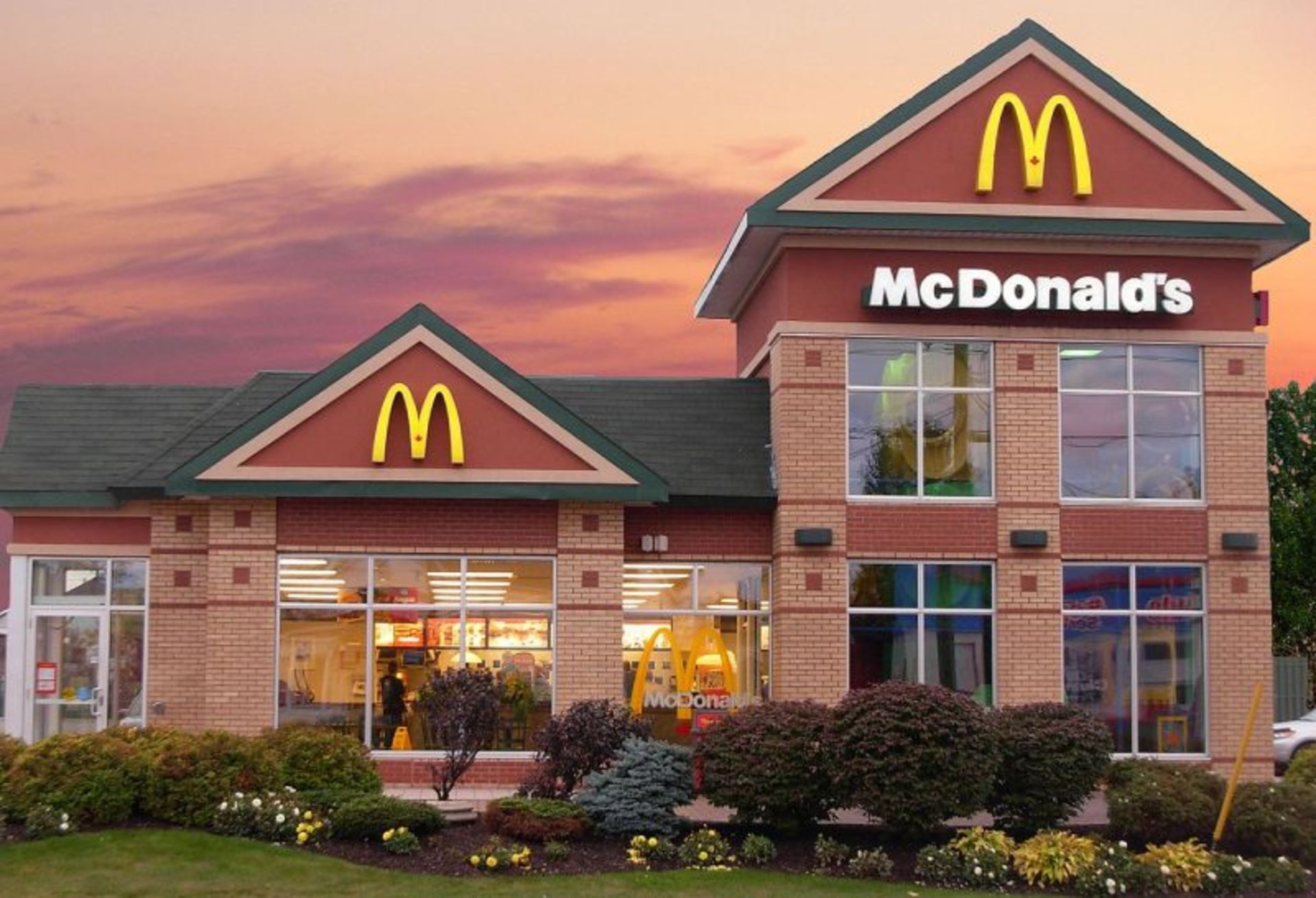 ساختمان مک ‌دونالد در کانادا