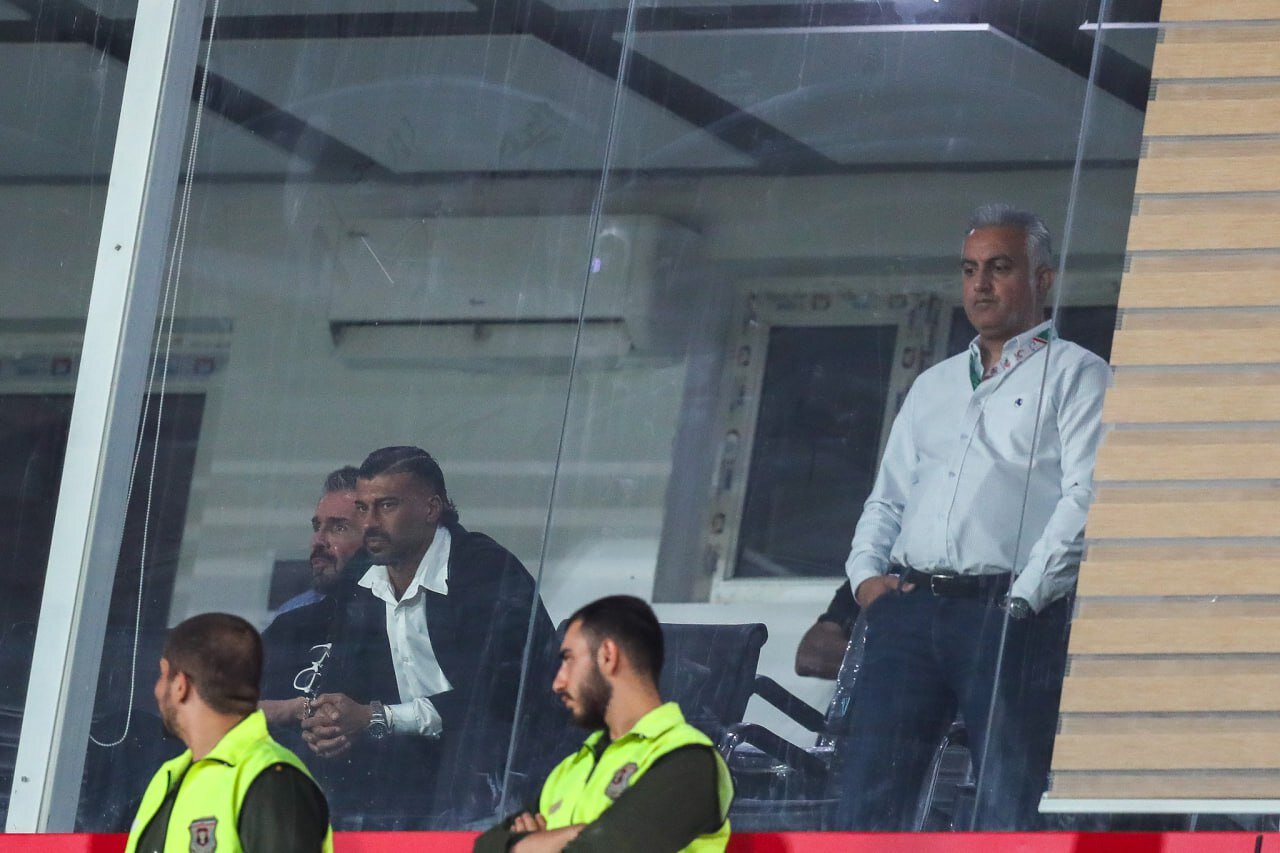 عکس | تیپ عجیب رامین رضاییان برای تماشای بازی استقلال