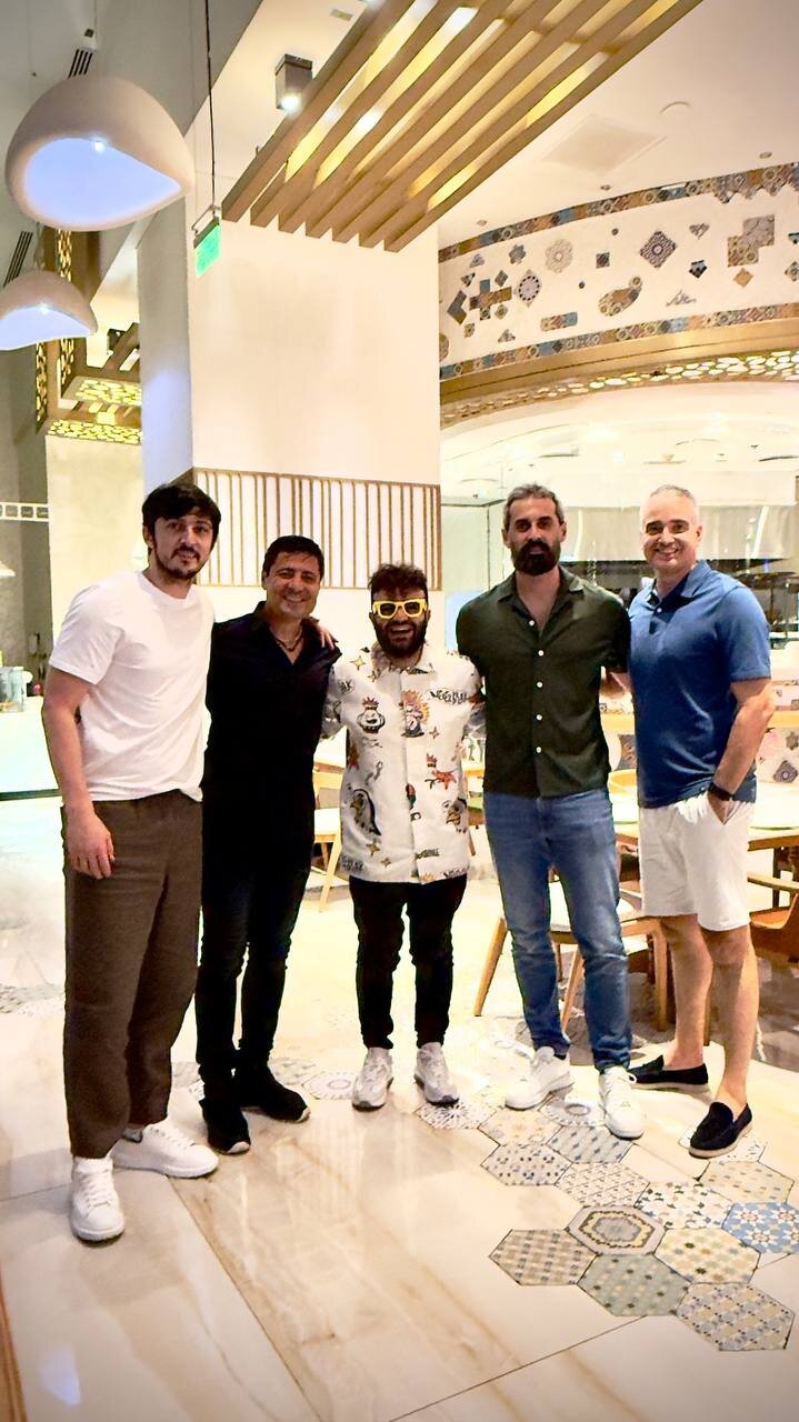 عکس| دورهمی علیرضا فغانی با معروف‌ترین چهره‌های ورزش ایران در دبی