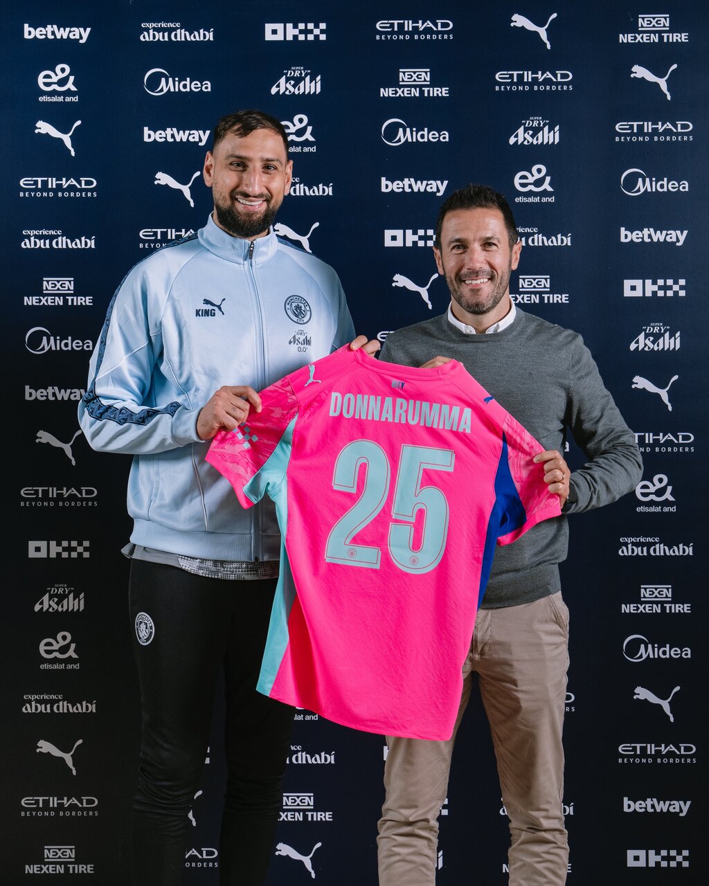 عکس| رونمایی رسمی منچسترسیتی از جانلوئیجی دوناروما