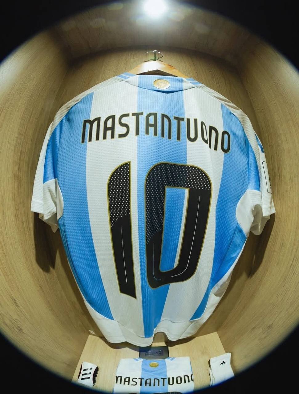 عکس | یک رئالی، وارث شماره ۱۰ مسی در آرژانتین