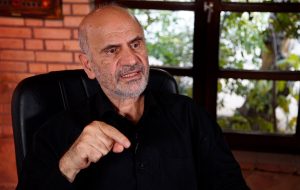 فرشاد مومنی: ۴۰ تا ۶۰ درصد سود بانک‌ها از طریق بازی با نرخ ارز است 