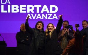 فشار بر روی مایلی پیش از انتخابات میان دوره آرژانتین رشد می کند