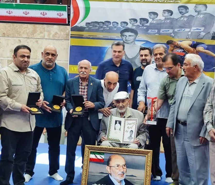 مردی که بوی تختی را می‌دهد!