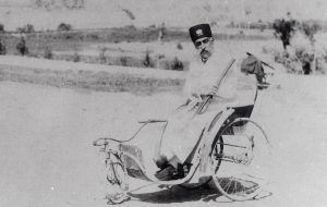 مظفرالدین شاه سوار بر سه‌چرخه؛ تلفیق سنت و مدرنیته در عصر قاجار