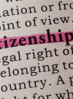 چه اسنادی را باید برای کمک هزینه اختیاری تابعیت کانادا درخواست کنم؟