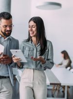 چه کسی می تواند به عنوان همسر یک دانشجوی بین المللی مجوز کار باز دریافت کند؟