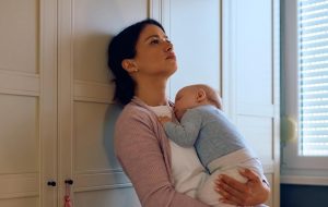 همه چیز درباره افسردگی پس از زایمان: از علت تا درمان