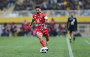 عکس| کاپیتان پرسپولیس راهی بیمارستان شد