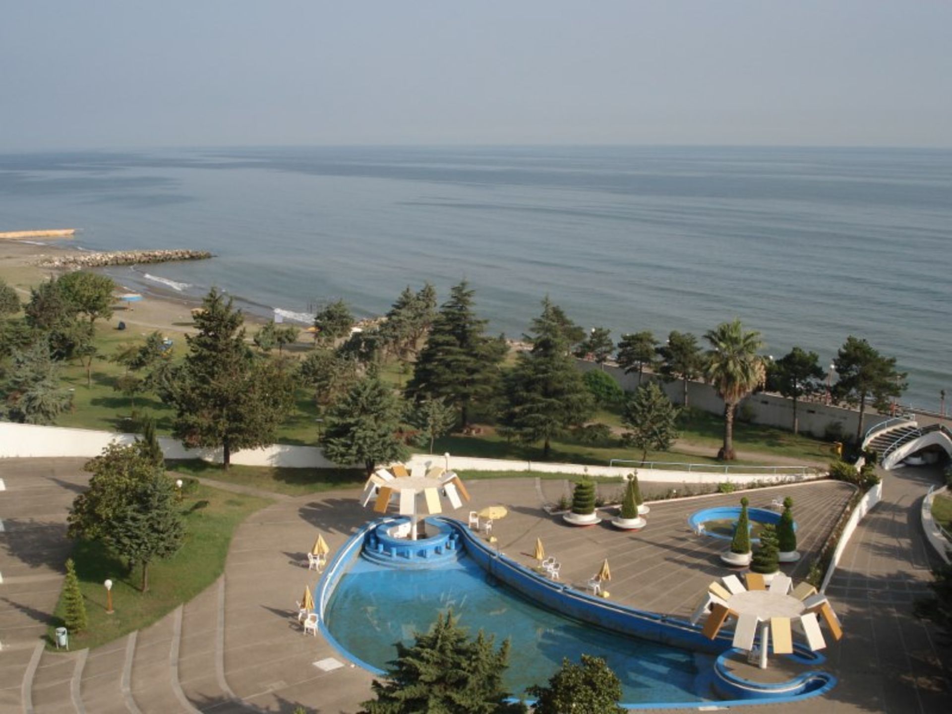 حوض آب در ساحل نمک آبرود