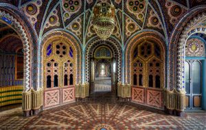 قلعه ۳۶۵ اتاقه توسکانی؛ رنگین‌ترین قصر فراموش‌شده اروپا