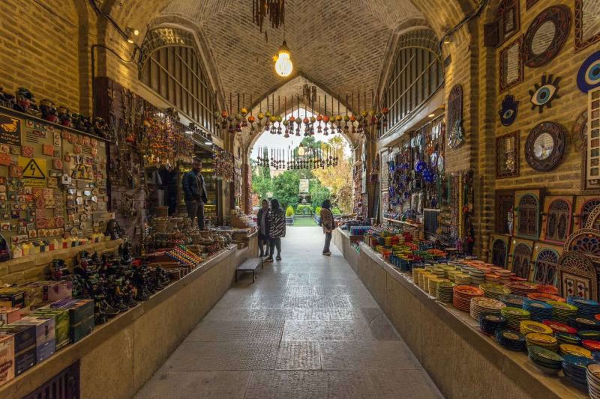 مغازه های بازار وکیل شیراز