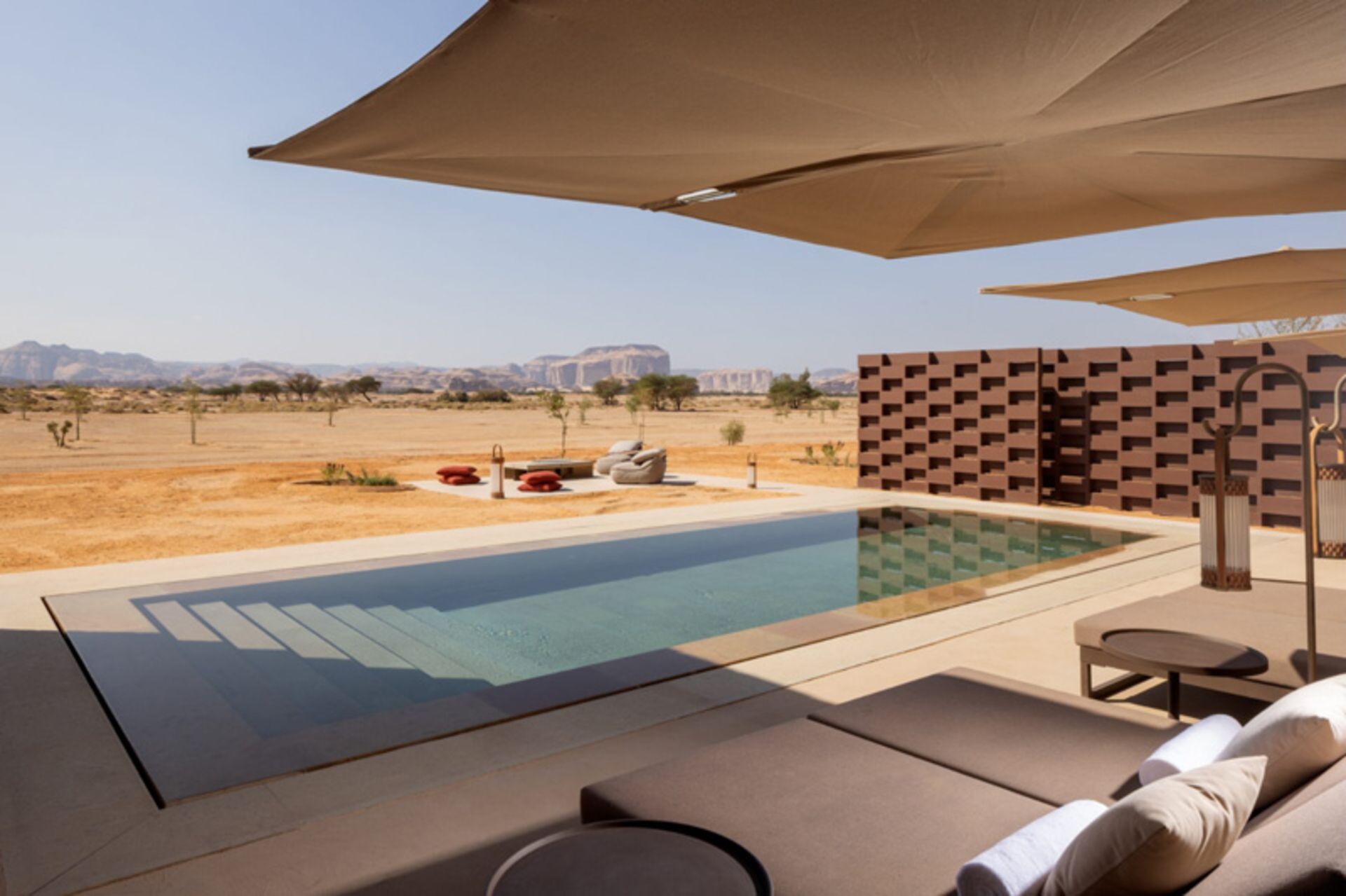 سوئیت استخردار هتل شدی حجر