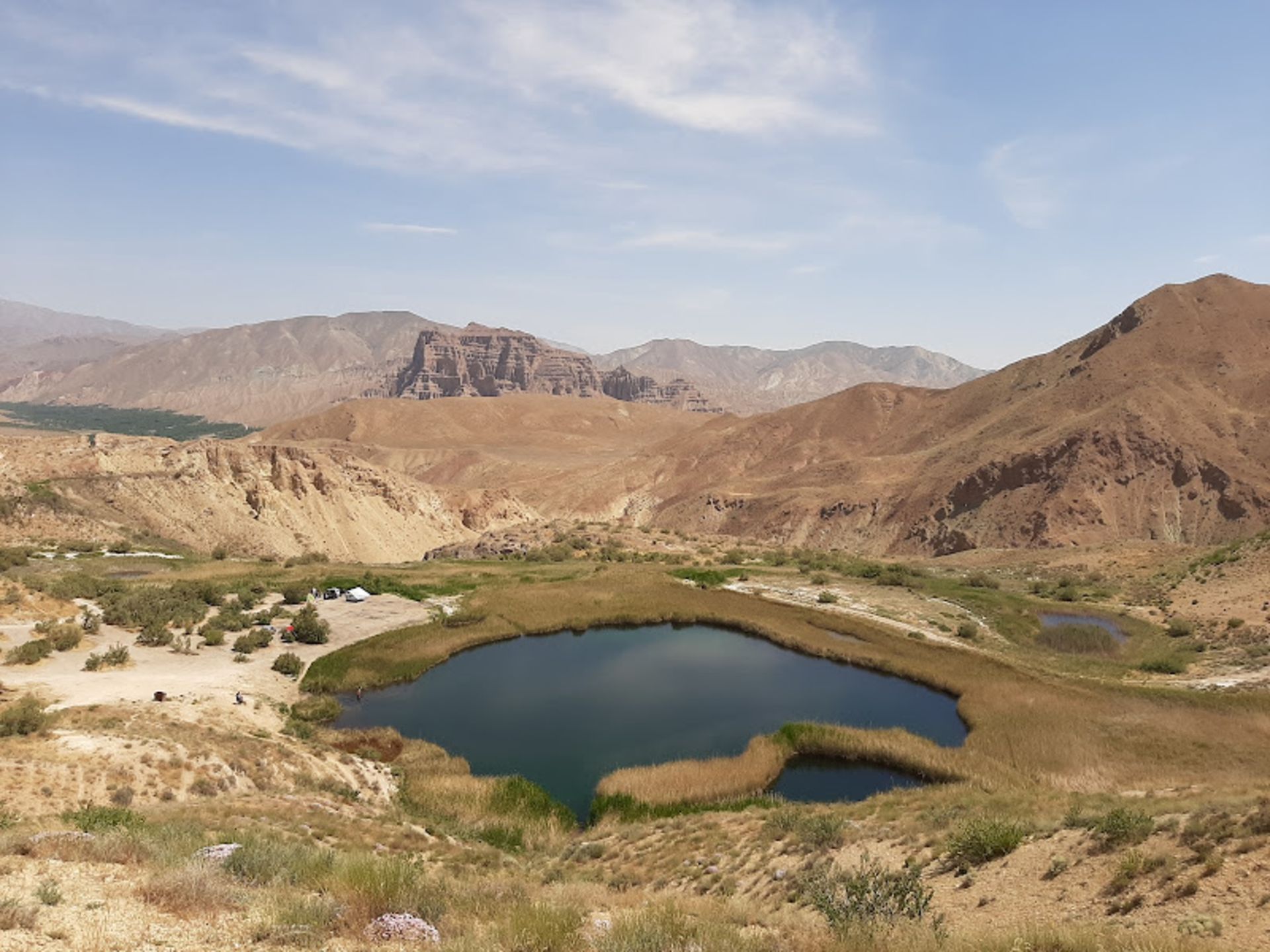 دریاچه آهنک با آب شفاف و طبیعتی چشم نواز