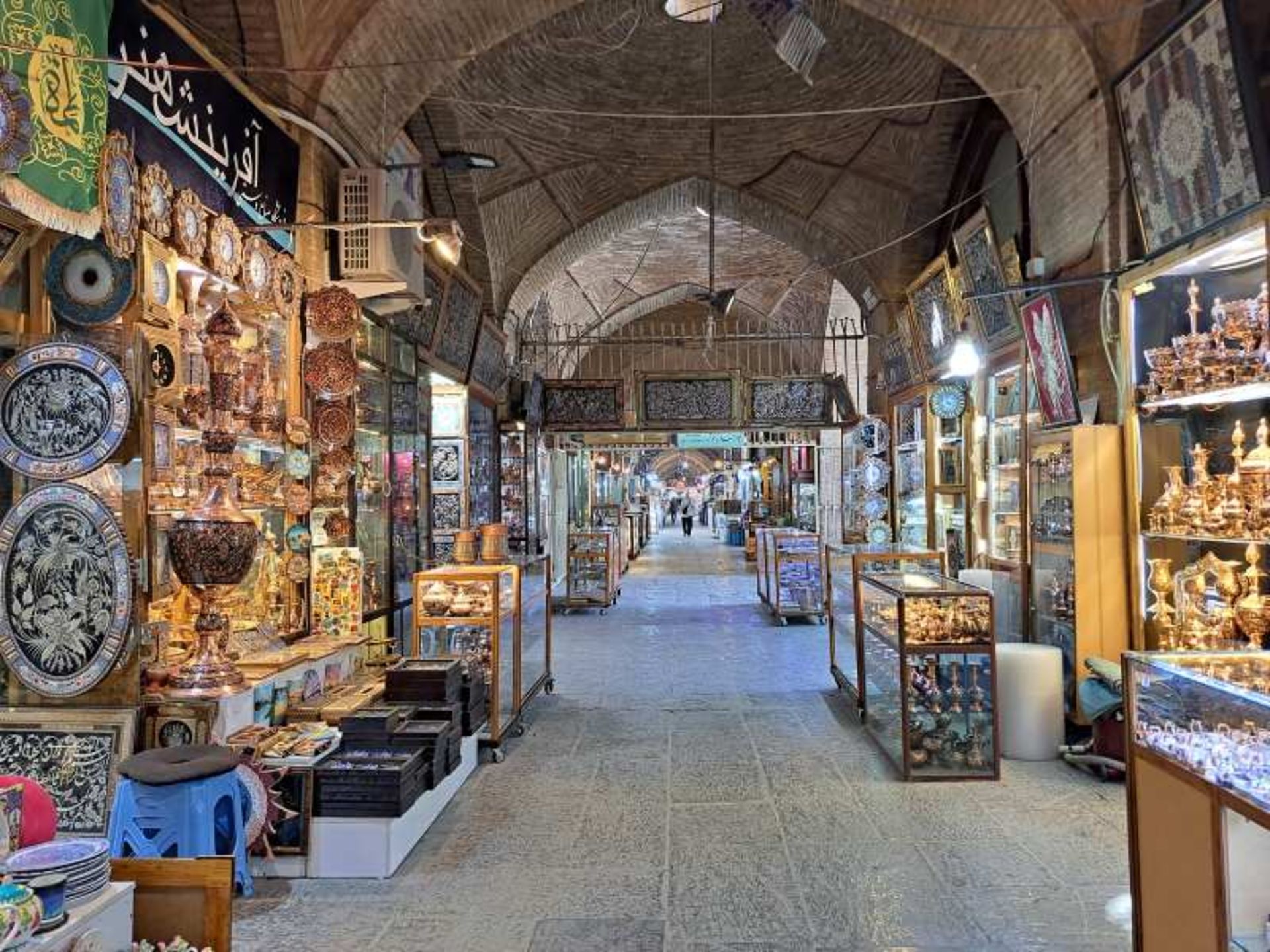 مغازه های بازار اصفهان